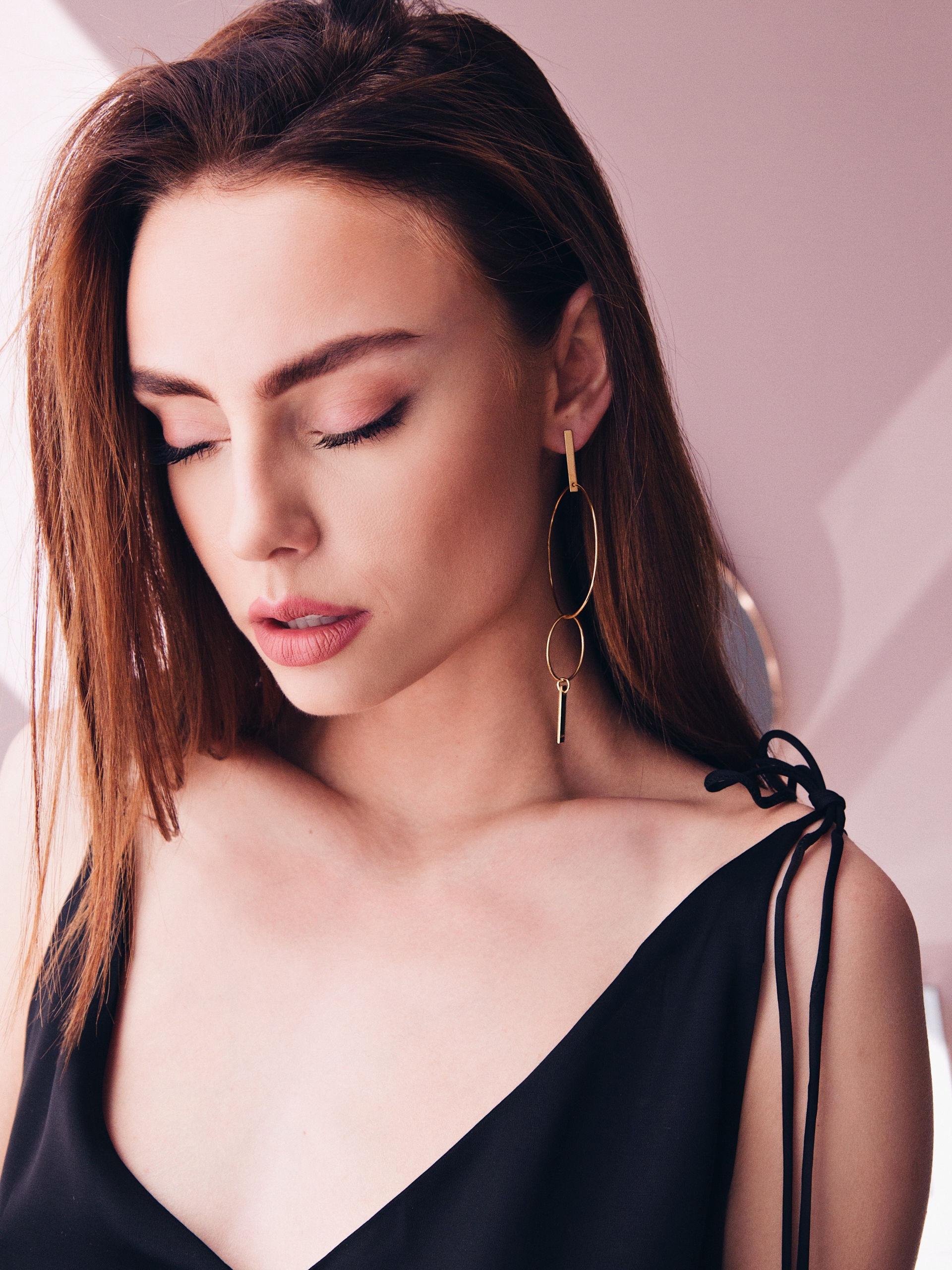 Processed with VSCO with hb1 preset Kolczyki koła asymetryczne me9 gold złoto minimalistyczna biżuteria moie