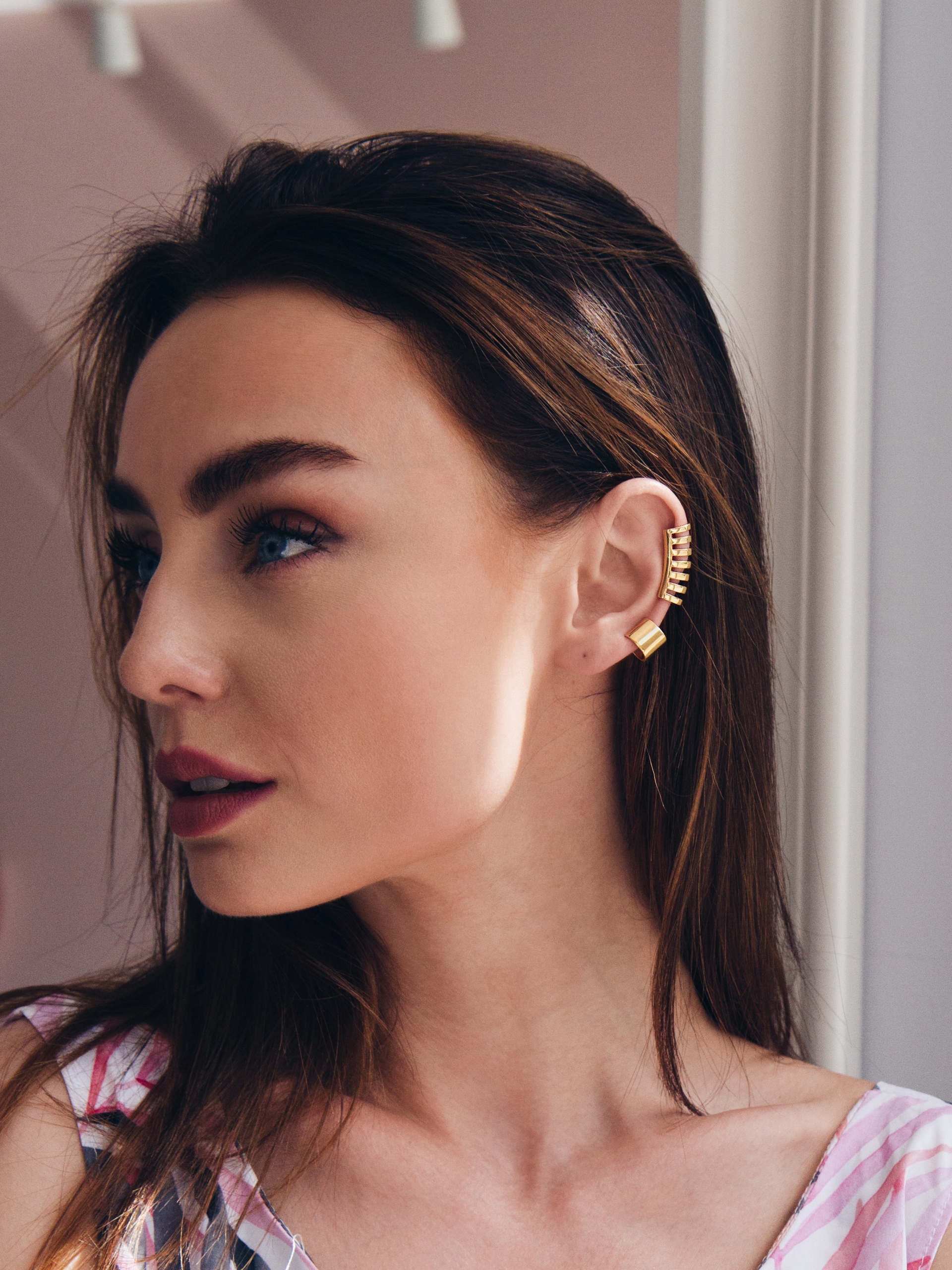 złota nausznica z kółek me19 gold złoto minimalistyczna biżuteria moie