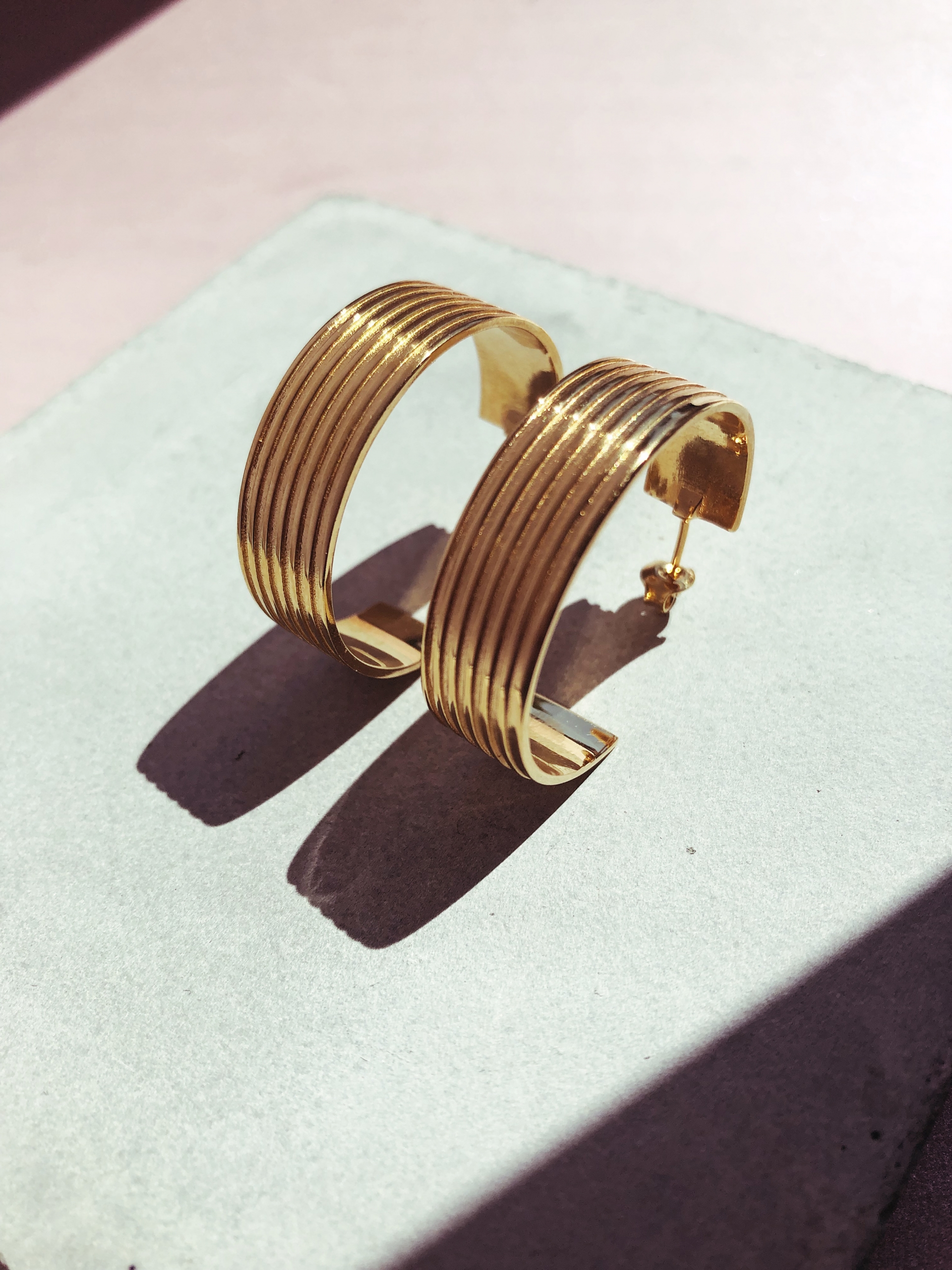 kolczyki szerokie koła re11 gold minimalistyczna biżuteria moie złoto