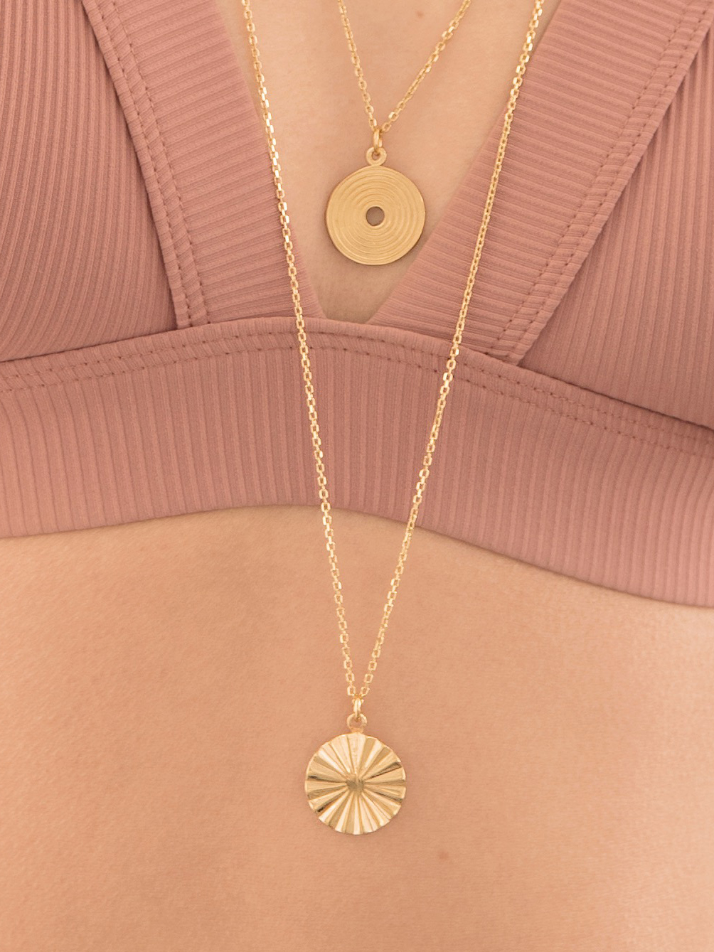 Łańcuszek z geometryczną zawieszką naszyjnik re4 gold złoto minimalistyczna biżuteria moie